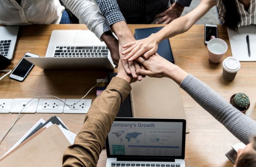 Diferencias-entre-subcontratación-y-outsourcing